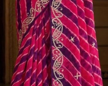 Magenta Paisley Lehariya Saree detail 6