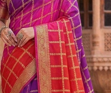 Rani Purple Checks Binni Saree detail 2