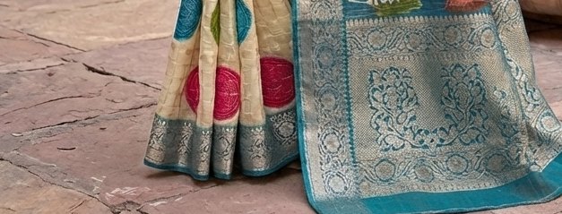 Swan Print Diamond Chiffon Saree detail 3
