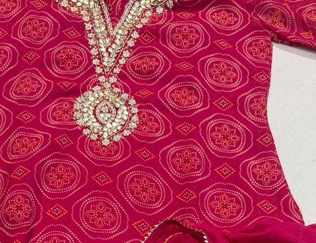 Rani Bandhani Suit Set detail 4